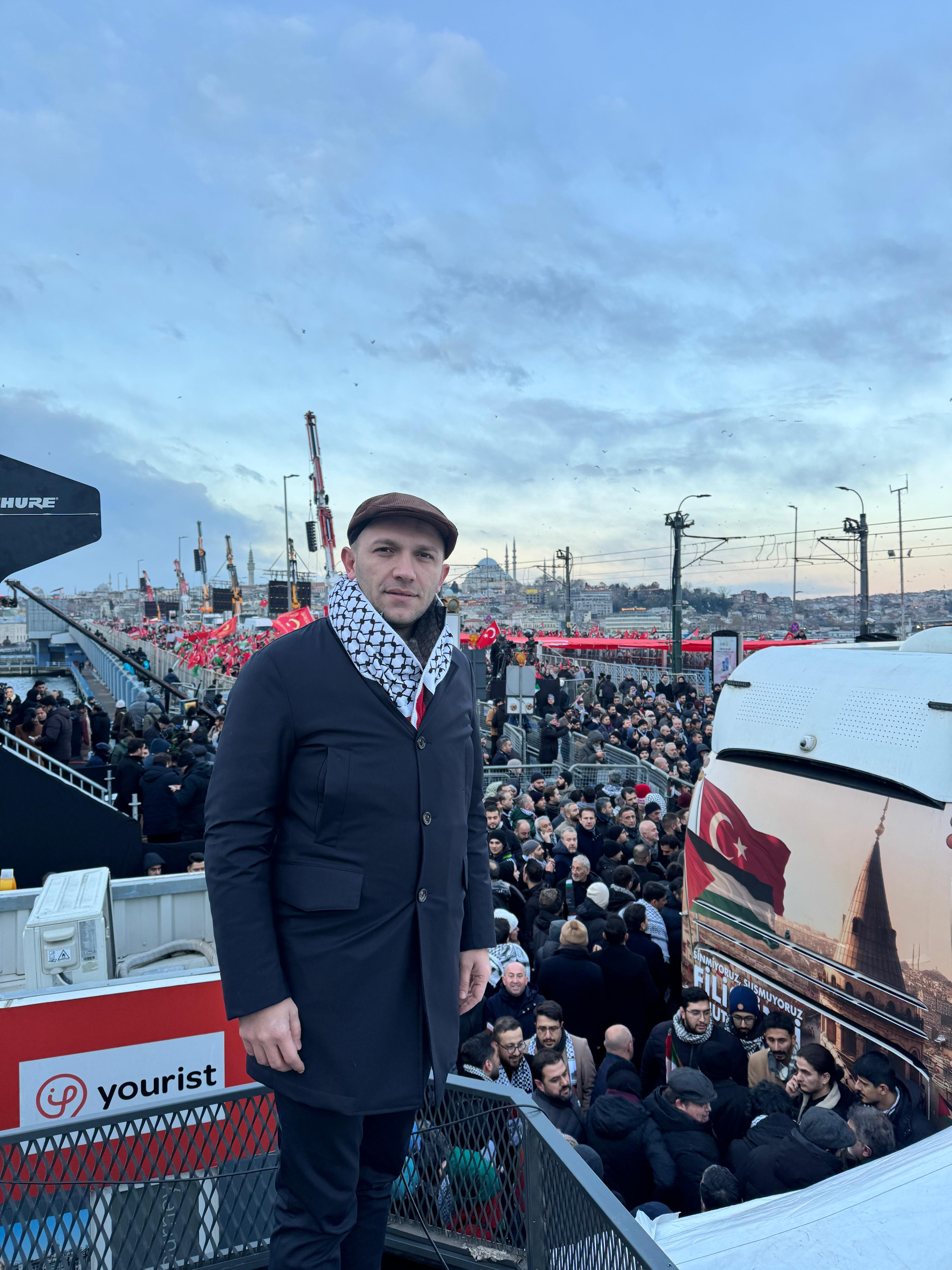 AK BEYOĞLU TEŞKİLATI GALATA'DAN GAZZE'YE TEK YÜREK OLDU