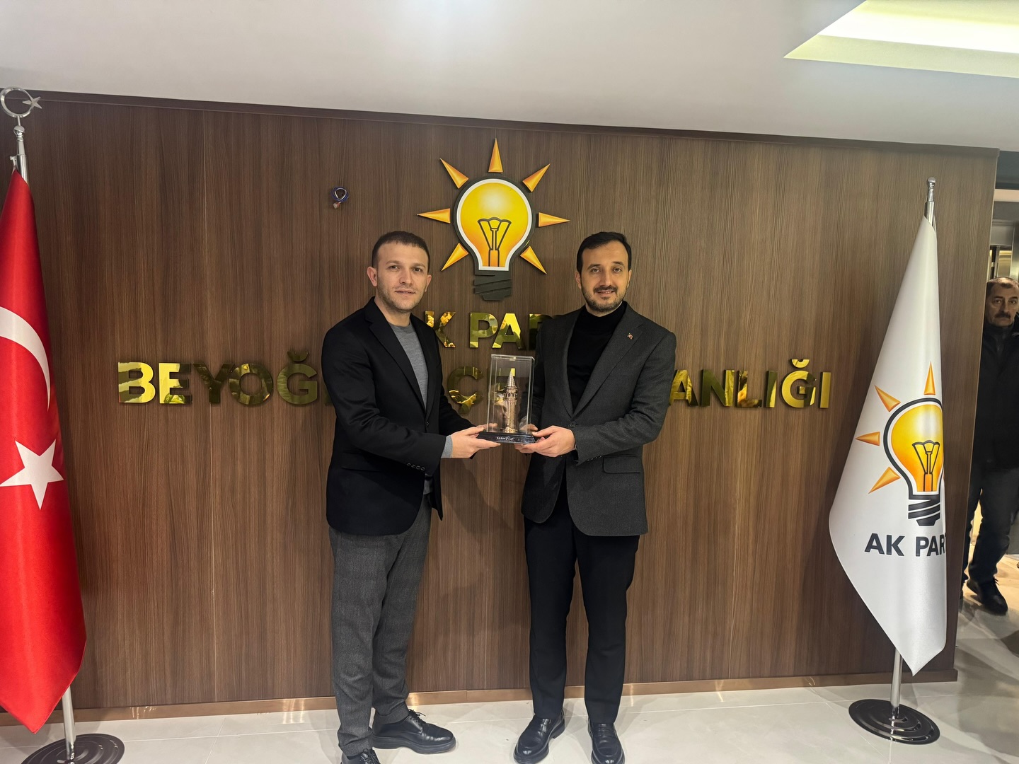 İL BAŞKANI ABDULLAH ÖZDEMİR'DEN AK PARTİ BEYOĞLU'NA ZİYARET