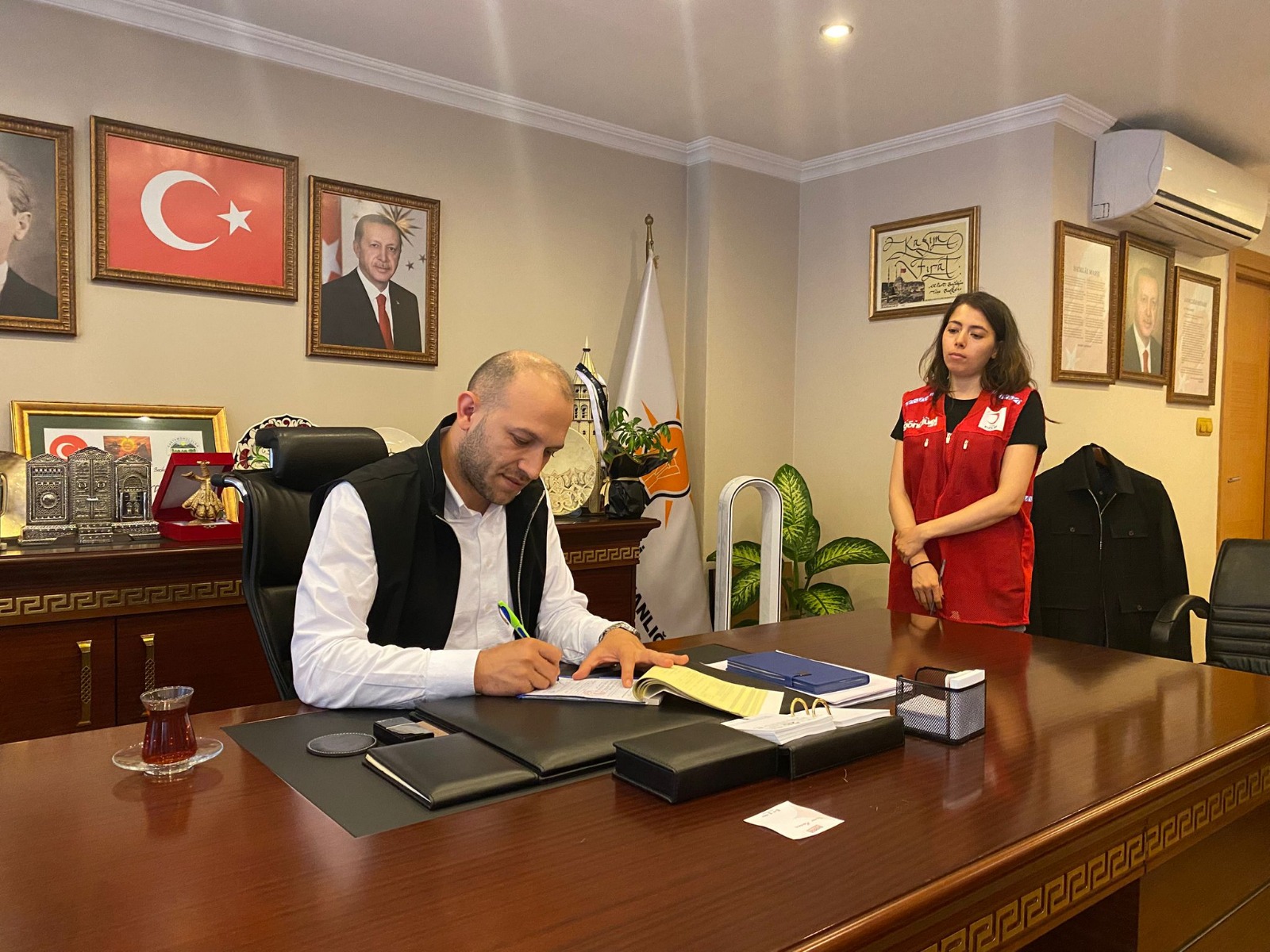 İLÇE BAŞKANI KASIM FIRAT KURBAN VEKÂLETİNİ TÜRK KIZILAY BEYOĞLU ŞUBESİ’NE VERDİ