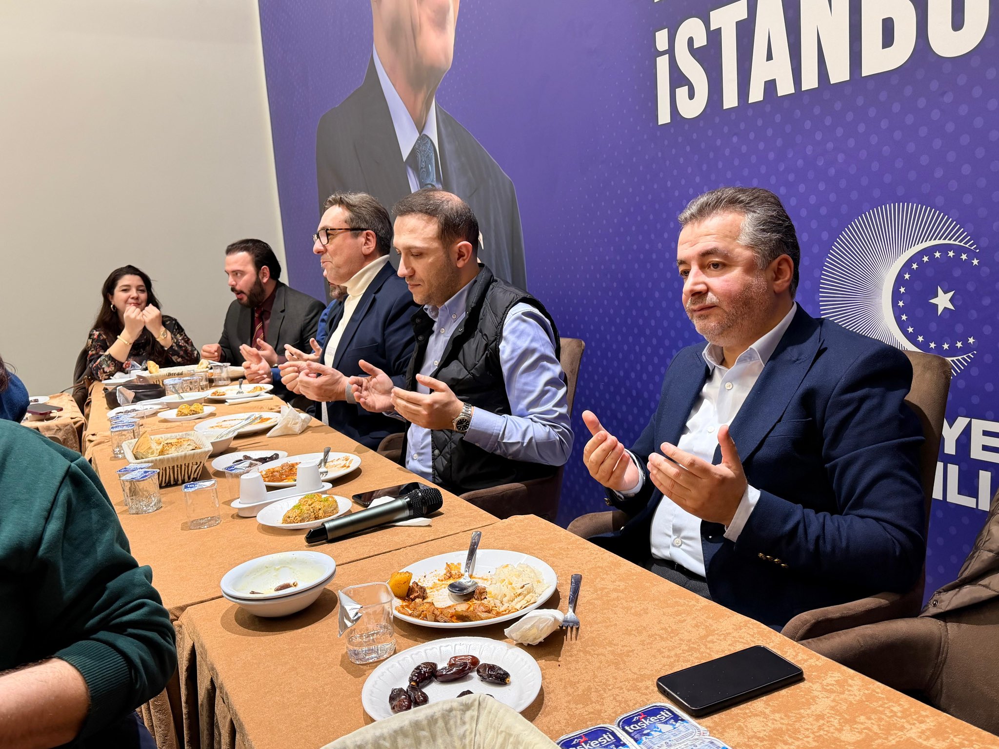 AK PARTİ BEYOĞLU İLÇE BAŞKANLIĞI'NDA TEŞKİLAT İFTARI DÜZENLENDİ