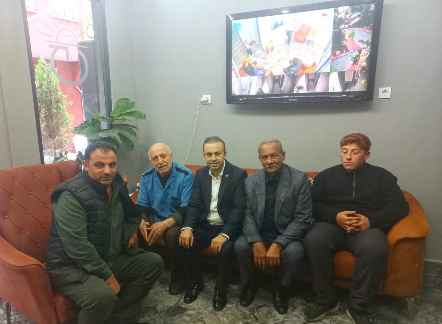 AK PARTİ BEYOĞLU’NDA MAHALLE YÖNETİMLERİ TOPLANTIDA