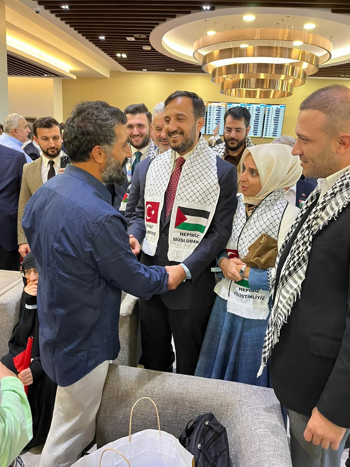 SUMUD FİLOSU KAHRAMANLARI İSTANBUL HAVALİMANI’NDA COŞKUYLA KARŞILANDI