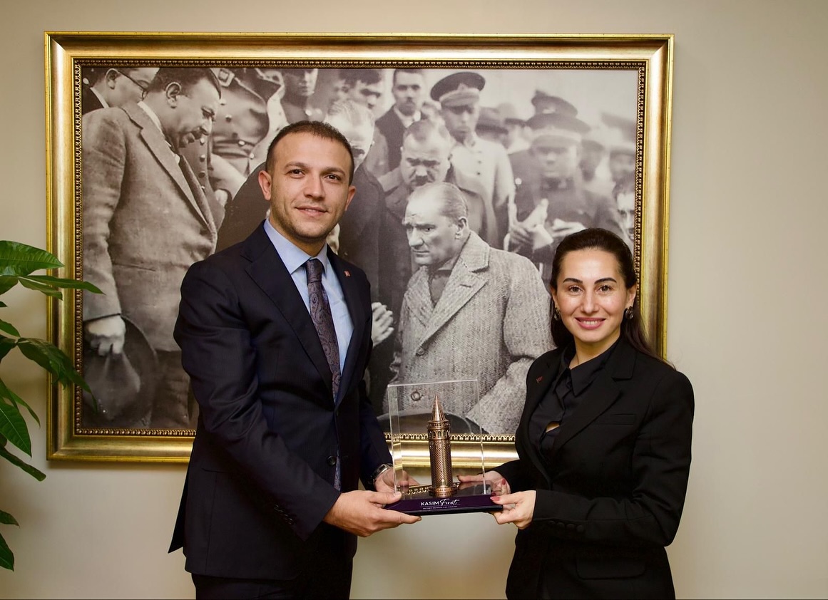 İLÇE BAŞKANI KASIM FIRAT, AK PARTİ’YE KATILAN ÖZLEM VURAL GÜRZEL’İ ZİYARET ETTİ