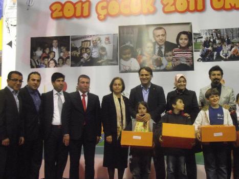 BEYOĞLU'NDA 2011 ÇOCUK İÇİN BÜYÜK MUTLULUK